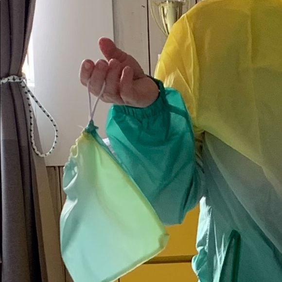 Ombré rain jacket NWT size M/L - Picture 4 of 4